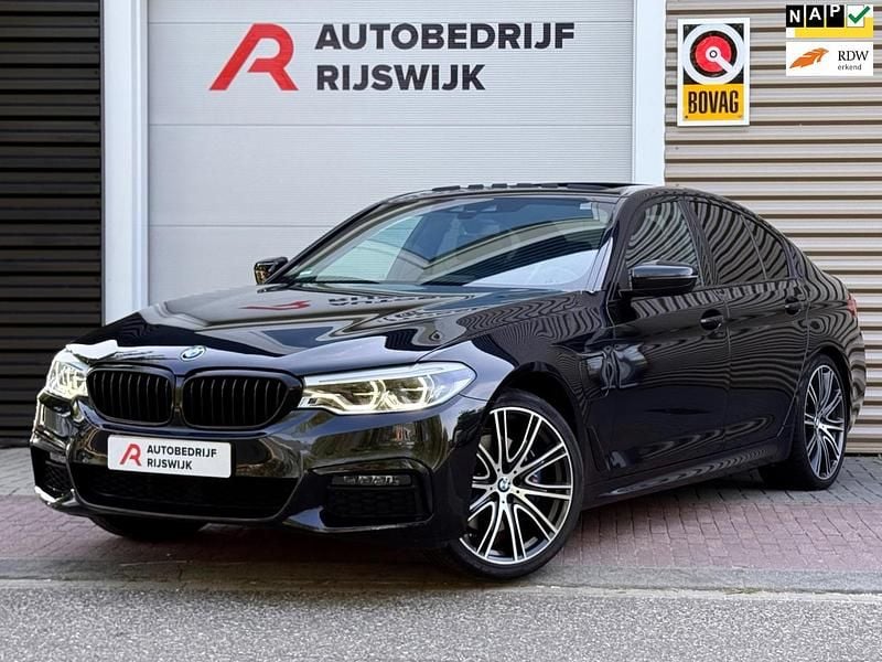 Zwart Gebruikt 2020 BMW 530 iPerformance Sedan | € 32.950 (Eerlijke prijs) - Afbeelding 1/4