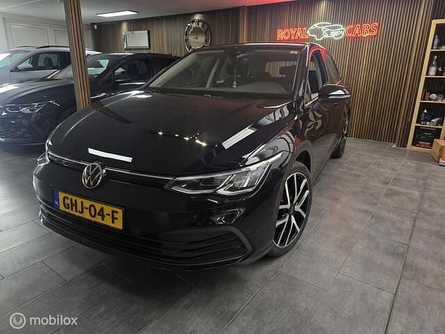 Zwart Gebruikt 2021 VW Golf VIII Style Hatchback | € 19.990 (Goede deal) - Afbeelding 1/4