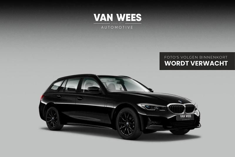 Zwart Occasion 2021 BMW 320e Executive Stationwagen | € 20.950 (Goede deal) - Afbeelding 1/3