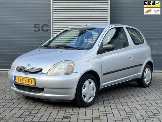 Grijs Occasion 2001 Toyota Yaris Sol Hatchback | € 2.250 (Eerlijke prijs) - Afbeelding 1/4