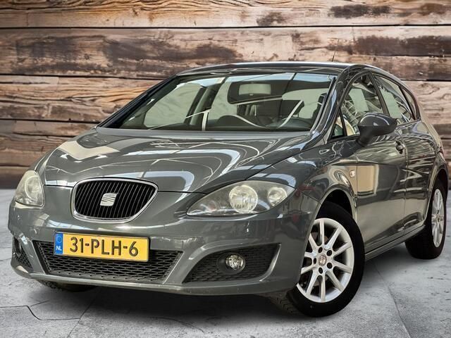 Grijs Gebruikt 2010 Seat Leon Style Hatchback | € 5.450 - Afbeelding 1/4