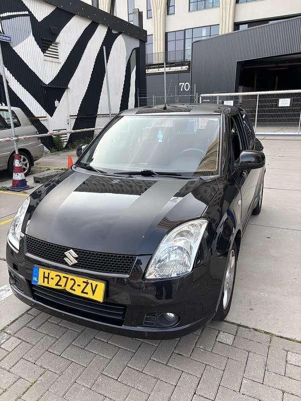 Zwart Gebruikt 2007 Suzuki Swift Hatchback | € 1.800 (Goede deal) - Afbeelding 1/4