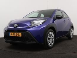 Blauw metallic Gebruikt 2024 Toyota Aygo Play Hatchback | € 19.995 (Goede deal) - Afbeelding 1/3