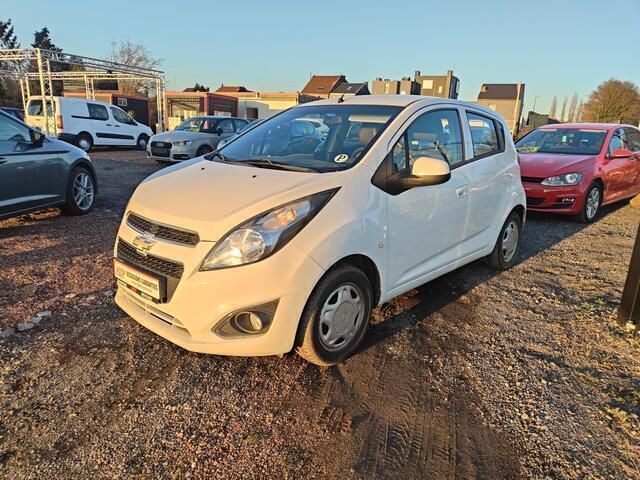 Wit Gebruikt 2013 Chevrolet Spark Hatchback | € 4.999 (Duur) - Afbeelding 1/4
