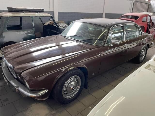 Bruin Gebruikt 1977 Jaguar XJ Sedan | € 8.250 - Afbeelding 1/4