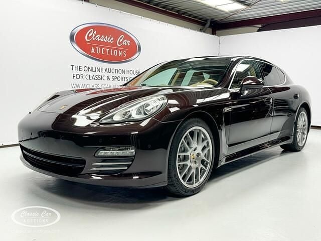 Bruin Gebruikt 2010 Porsche Panamera Sedan | € 29.000 (Eerlijke prijs) - Afbeelding 1/4