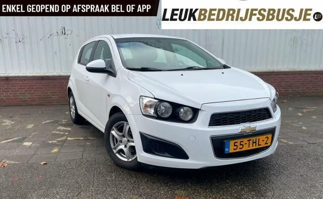 Wit Gebruikt 2012 Chevrolet Aveo LT Hatchback | € 3.944 (Eerlijke prijs) - Afbeelding 1/4