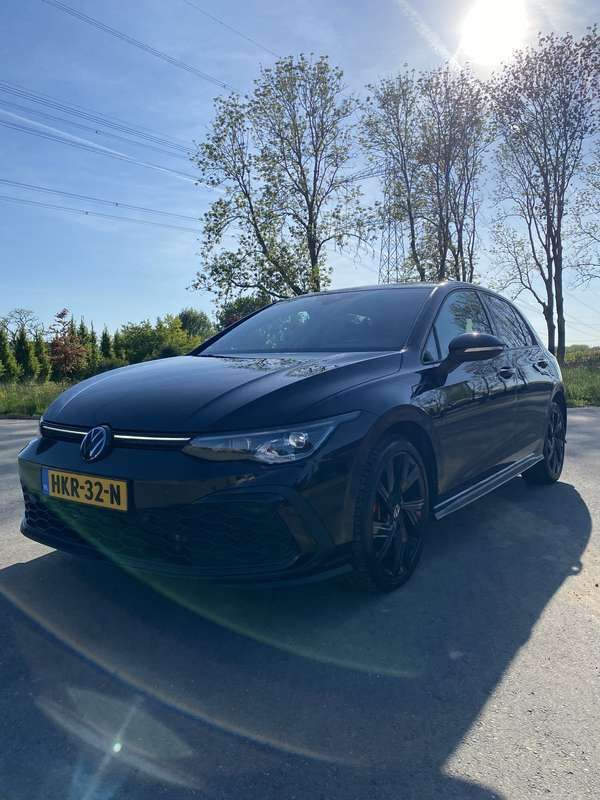 Zwart Gebruikt 2022 VW Golf VIII GTE Stationwagen | € 29.000 (Eerlijke prijs) - Afbeelding 1/4