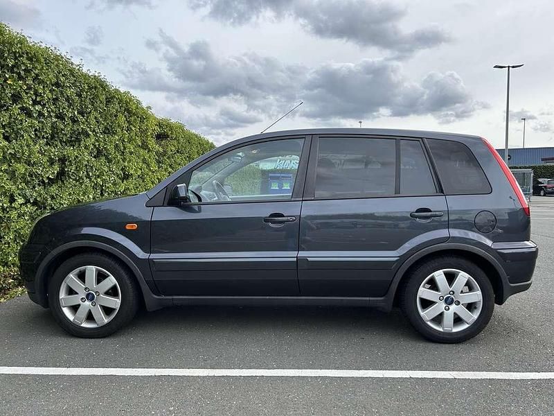 Grijs Gebruikt 2008 Ford Fusion Futura MPV | € 4.950 (Duur) - Afbeelding 1/4