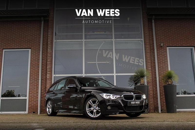 Zwart (metallic) Occasion 2019 BMW 320 M Sport Stationwagen | € 20.950 (Eerlijke prijs) - Afbeelding 1/4