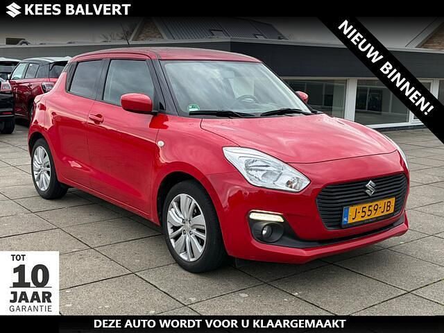 Rood Occasion 2020 Suzuki Swift Hatchback | € 14.950 (Eerlijke prijs) - Afbeelding 1/3