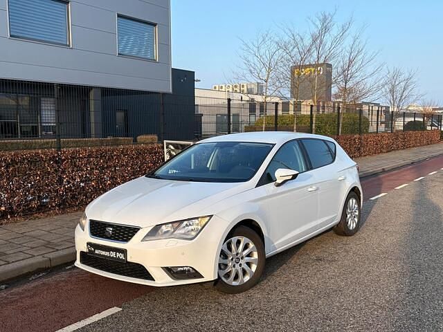 Wit Occasion 2015 Seat Leon Business Hatchback | € 9.450 (Goede deal) - Afbeelding 1/4