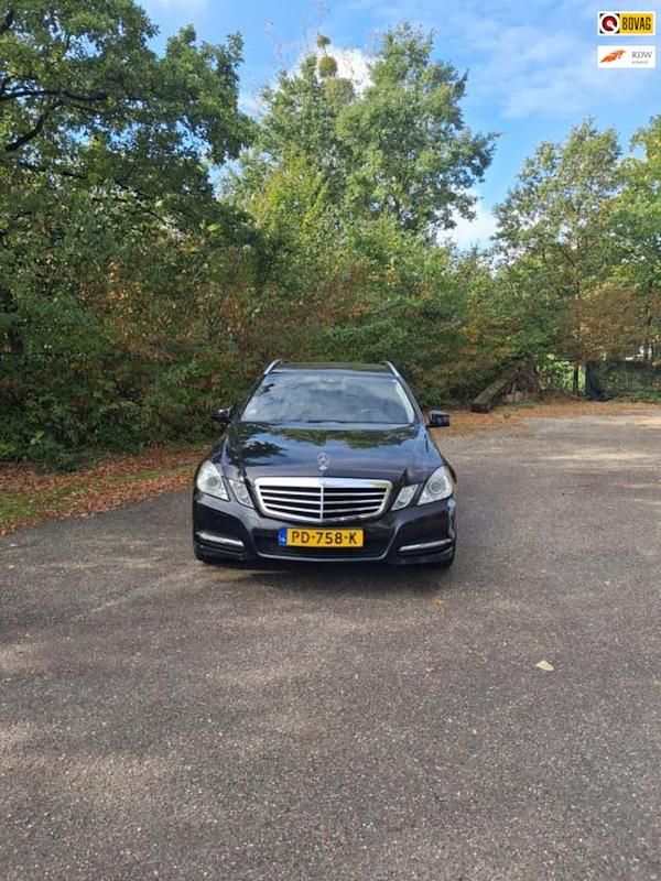 Zwart Gebruikt 2010 Mercedes E200 Avantgarde Stationwagen | € 6.475 (Goede deal) - Afbeelding 1/4