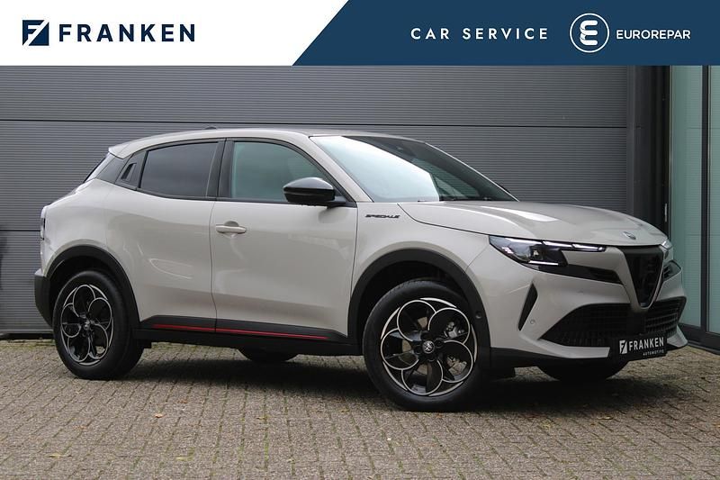 Grijs Nieuw 2025 Alfa Romeo Junior Edizione Speciale SUV | € 36.595 (Goede deal) - Afbeelding 1/4