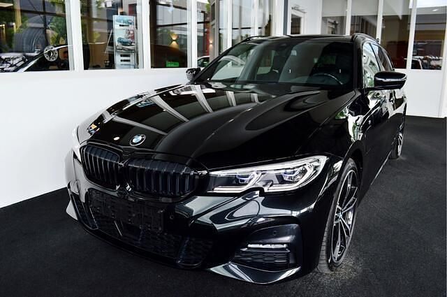 Zwart Gebruikt 2021 BMW 330 Shadowline Stationwagen | € 34.900 (Eerlijke prijs) - Afbeelding 1/4