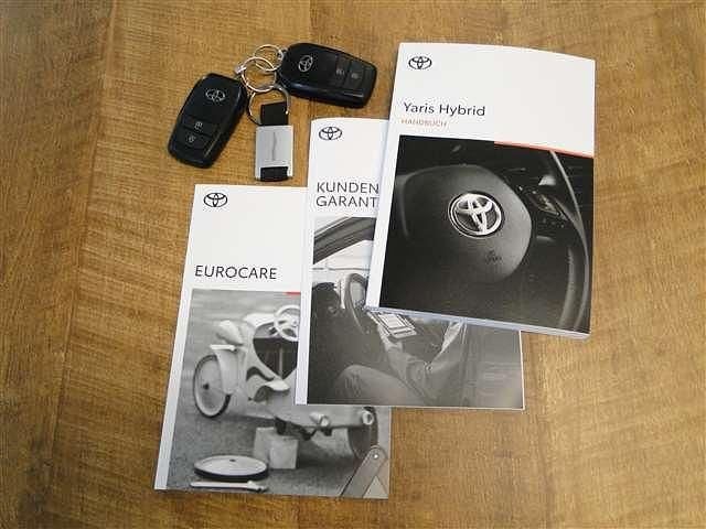 Occasion Toyota Yaris Hybrid 2024 Wit Sedan