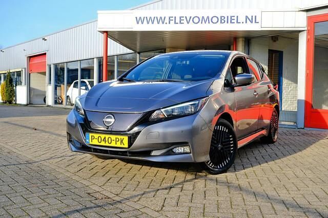 Grijs Occasion 2022 Nissan Leaf Tekna Hatchback | € 16.950 (Eerlijke prijs) - Afbeelding 1/4