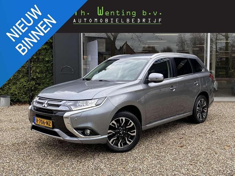Grijs Gebruikt 2016 Mitsubishi Outlander P-HEV Edition SUV | € 16.800 (Duur) - Afbeelding 1/4