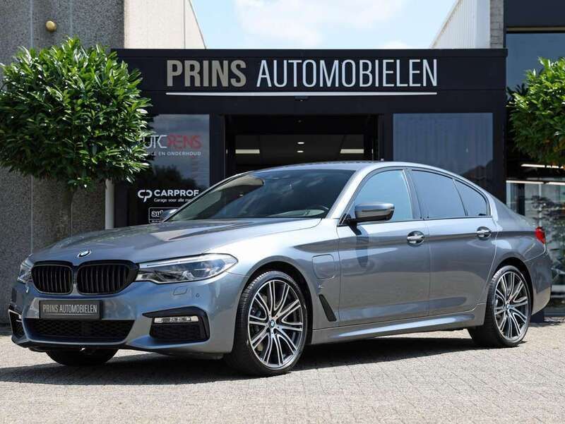 Grijs Gebruikt 2018 BMW 530e Shadowline Sedan | € 30.950 (Iets duurder) - Afbeelding 1/4