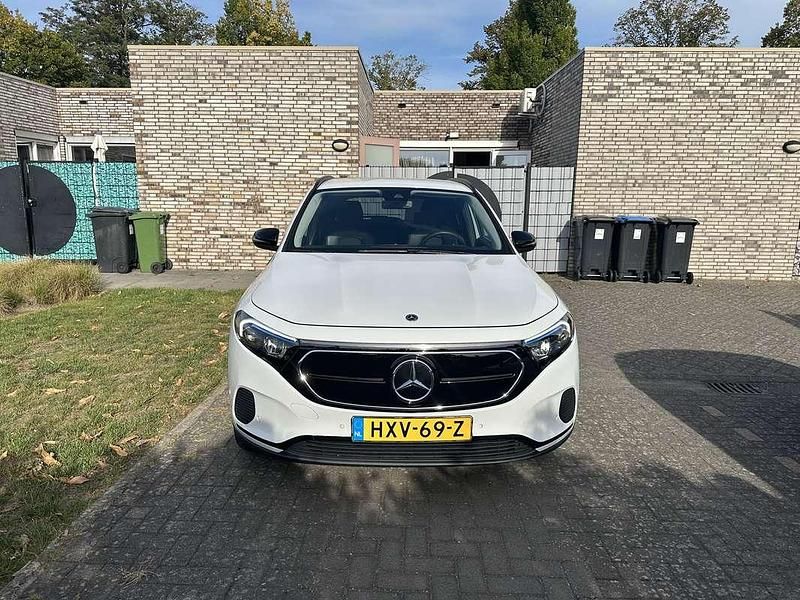 Wit Gebruikt 2022 Mercedes EQA250 Business SUV | € 32.900 - Afbeelding 1/4