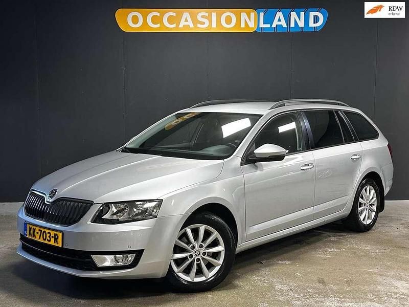 Grijs (metallic) Gebruikt 2016 Skoda Octavia Business Line Stationwagen | € 10.700 (Eerlijke prijs) - Afbeelding 1/4