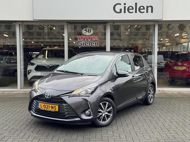 Grijs (metallic) Occasion 2019 Toyota Yaris Hybrid Hatchback | € 17.400 (Eerlijke prijs) - Afbeelding 1/3