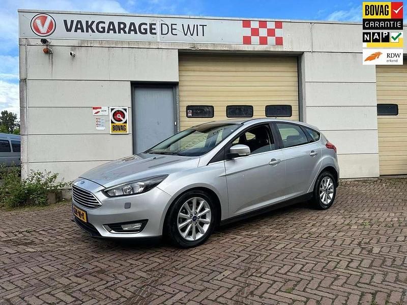 Grijs Gebruikt 2018 Ford Focus Trend Hatchback | € 10.999 (Super prijs) - Afbeelding 1/4