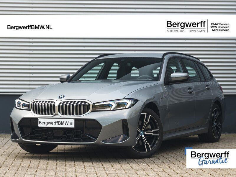 Grijs Gebruikt 2024 BMW 330 Stationwagen | € 49.875 (Iets duurder) - Afbeelding 1/4