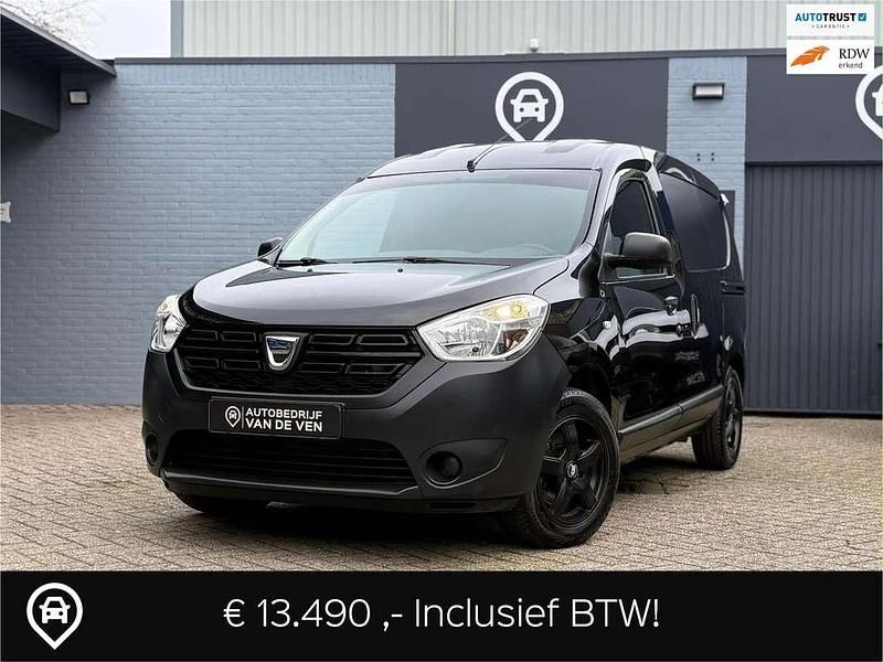 Zwart (metallic) Occasion 2020 Dacia Dokker MPV | € 11.149 (Super prijs) - Afbeelding 1/4