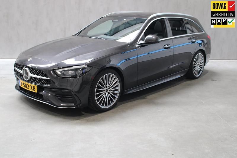 Grijs Occasion 2022 Mercedes C200 AMG line Stationwagen | € 43.495 - Afbeelding 1/4
