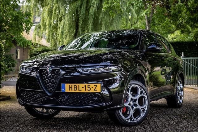 Zwart Gebruikt 2023 Alfa Romeo Tonale Veloce SUV | € 38.450 (Eerlijke prijs) - Afbeelding 1/4