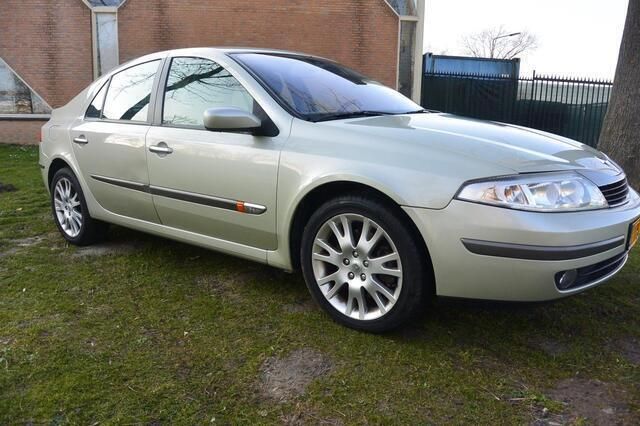 Occasion Renault Laguna II 207 PK (152 kW) 2002 Geel Hatchback