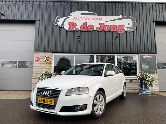Wit Gebruikt 2009 Audi A3 Attraction Hatchback | € 4.895 (Goede deal) - Afbeelding 1/4