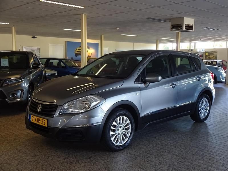Grijs Gebruikt 2014 Suzuki SX4 S-Cross SUV | € 12.500 (Eerlijke prijs) - Afbeelding 1/4
