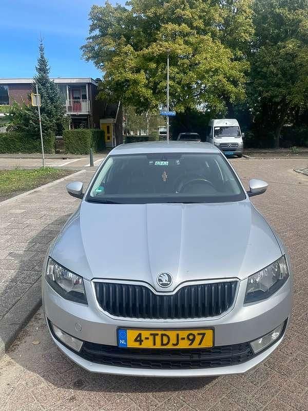 Zilver Gebruikt 2014 Skoda Octavia Hatchback | € 8.950 (Eerlijke prijs) - Afbeelding 1/4