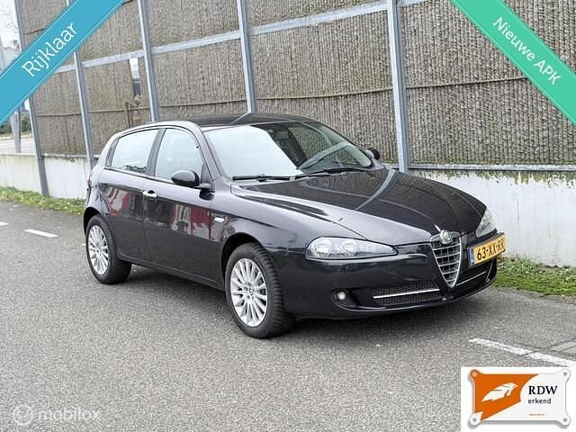 Zwart Occasion 2007 Alfa Romeo 147 Hatchback | € 2.750 (Eerlijke prijs) - Afbeelding 1/4