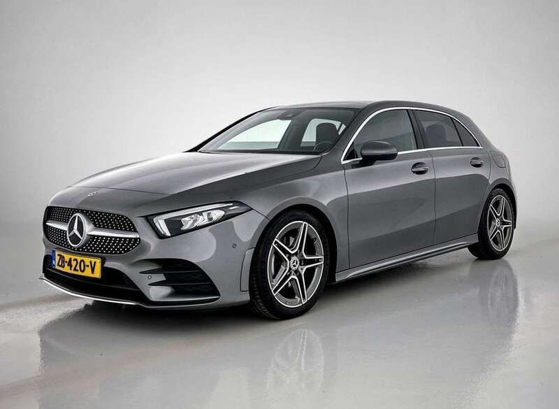 Grijs Gebruikt 2019 Mercedes A180 Business Hatchback | € 22.445 (Eerlijke prijs) - Afbeelding 1/4