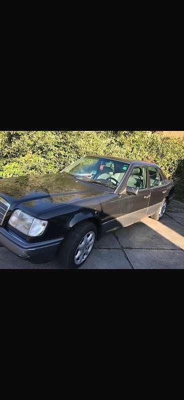 Gebruikt 1994 Mercedes E300 Sedan | € 6.500 - Afbeelding 1/4