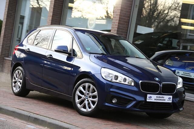 Blauw (metallic) Gebruikt 2015 BMW 220 Executive Stationwagen | € 13.750 (Eerlijke prijs) - Afbeelding 1/4