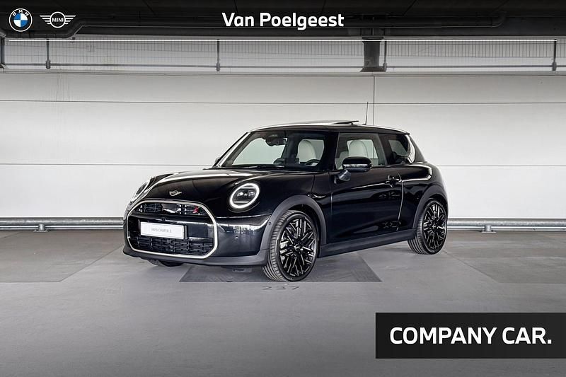 Midnight black ii Nieuw 2025 Mini Cooper S Favoured Hatchback | € 44.200 (Eerlijke prijs) - Afbeelding 1/4