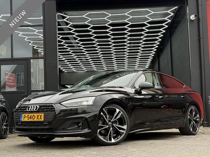 Occasion 2022 Audi A5 Sportback Black Edition Hatchback | € 33.500 (Eerlijke prijs) - Afbeelding 1/4