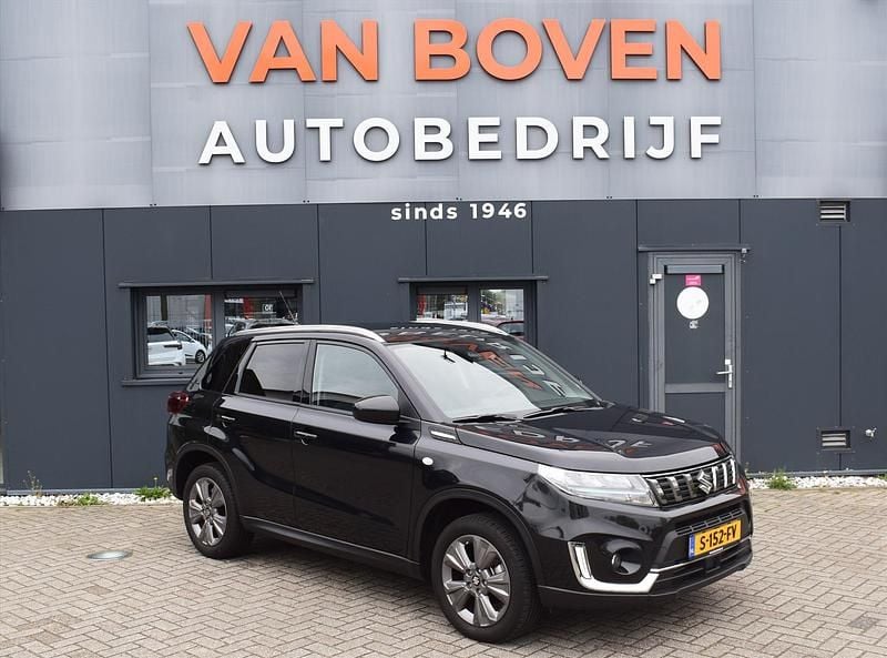 Zwart Gebruikt 2023 Suzuki Vitara SUV | € 24.950 (Eerlijke prijs) - Afbeelding 1/4