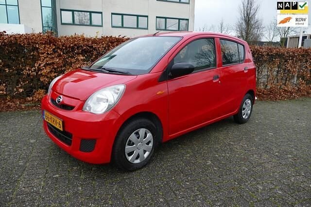 Rood Gebruikt 2010 Daihatsu Cuore Hatchback | € 2.950 (Eerlijke prijs) - Afbeelding 1/4