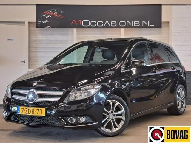 Zwart, metallic lak Occasion 2012 Mercedes B180 Ambition MPV | € 8.495 (Goede deal) - Afbeelding 1/4