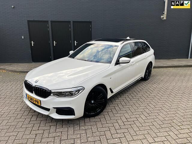 Wit Gebruikt 2020 BMW 520 Executive Stationwagen | € 30.850 (Eerlijke prijs) - Afbeelding 1/4