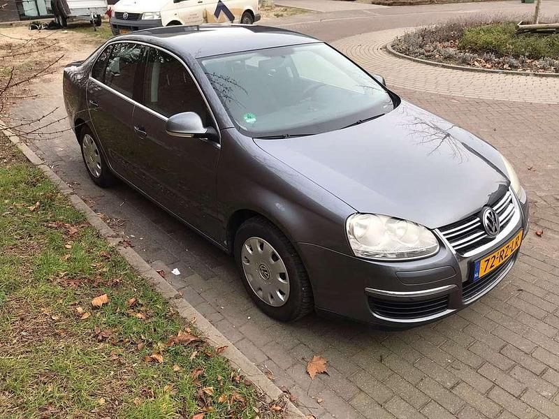 Occasion VW Jetta Comfortline 102 PK (75 kW) 2005 Grijs Sedan