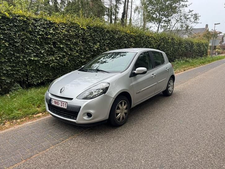 Gebruikt 2011 Renault Clio II | € 2.450 (Eerlijke prijs) - Afbeelding 1/1