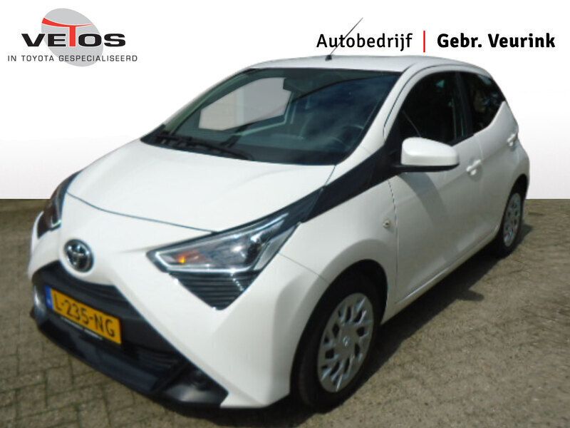 Wit Gebruikt 2021 Toyota Aygo X-play Hatchback | € 12.500 (Iets duurder) - Afbeelding 1/4