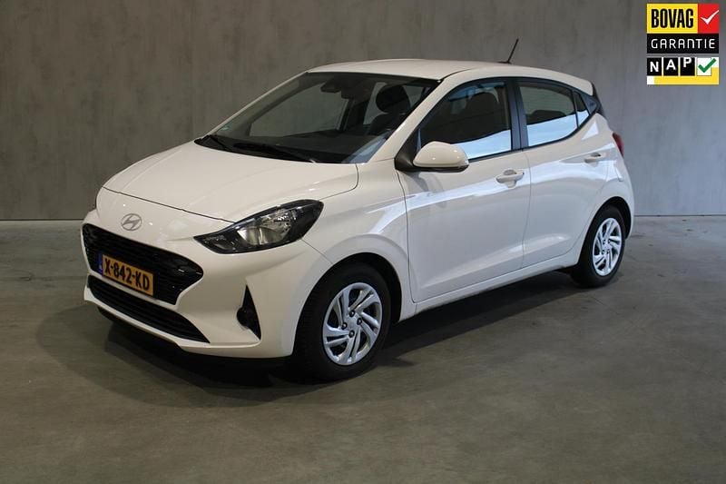 Wit Gebruikt 2024 Hyundai i10 Comfort Hatchback | € 14.795 (Eerlijke prijs) - Afbeelding 1/2