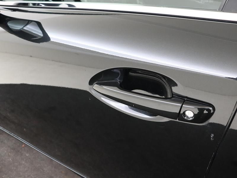 Occasion Lexus IS300h Business Edition 223 PK (164 kW) 2017 Zwart (metallic) Sedan